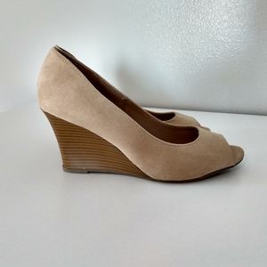 Dexflex comfort wedges size 7